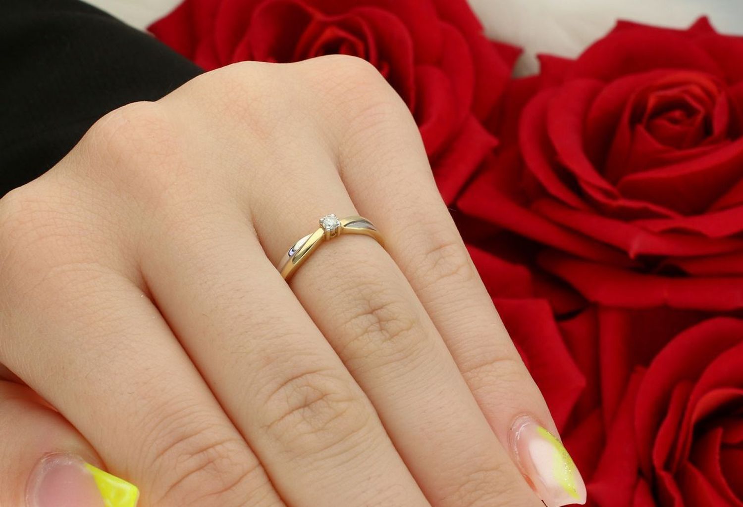 Złoty pierścionek z diamentem „Promień Miłości”  Żółte i białe złoto 585  Rozmiar 11.jpg